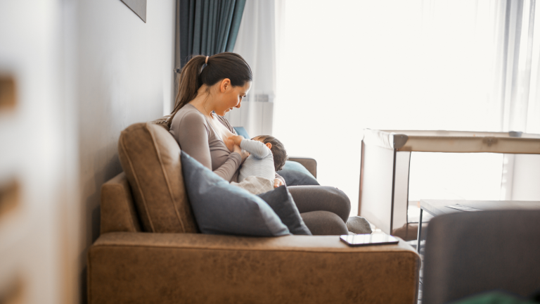 woman breastfeeding her baby and using kaizo tips to avoid neck pain while breastfeeding